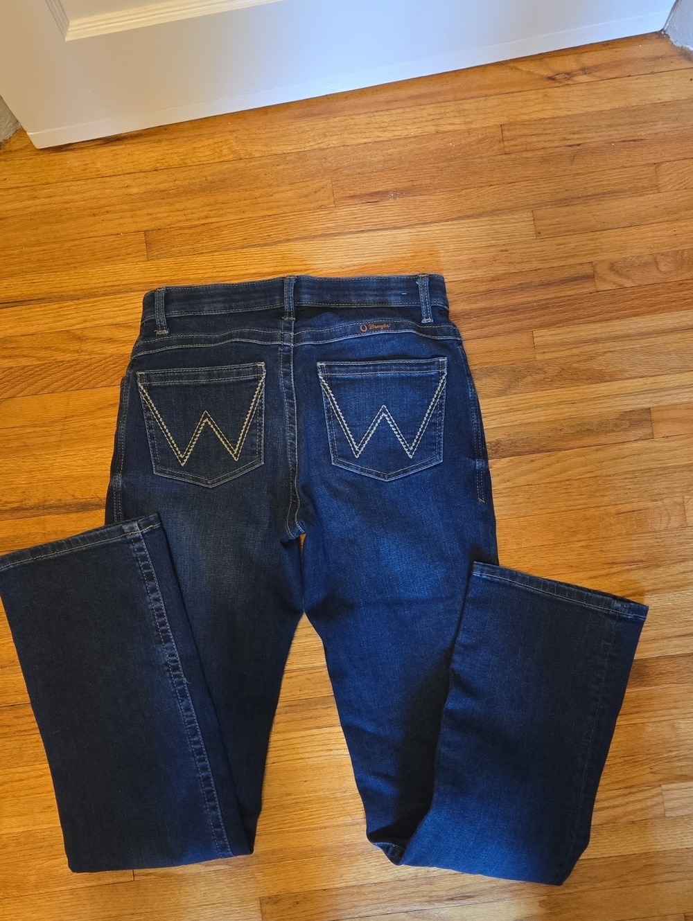 NWOT Wrangler Women's Willow Ultimate Riding Jean in Dark Blue Wash - Picture 2 of 4